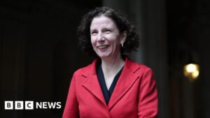 Leia mais sobre o artigo O ministro do Desenvolvimento Internacional Anneliese Dodds desiste dos cortes de ajuda