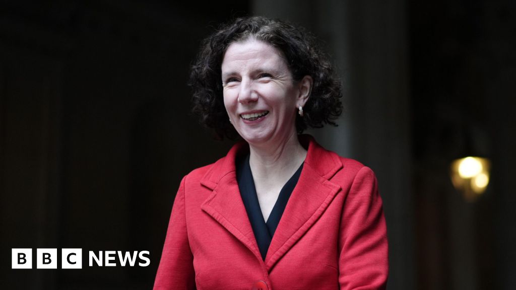 Leia mais sobre o artigo O ministro do Desenvolvimento Internacional Anneliese Dodds desiste dos cortes de ajuda