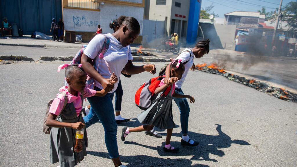 No momento, você está visualizando ONU avisa o aumento da ‘brutalidade extrema’ no Haiti quando os assassinatos subirem, milhares fogem