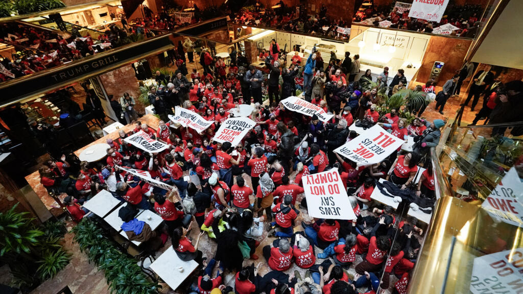 No momento, você está visualizando Os manifestantes pró-palestinos ocupam Nova York Trump Tower Nova York