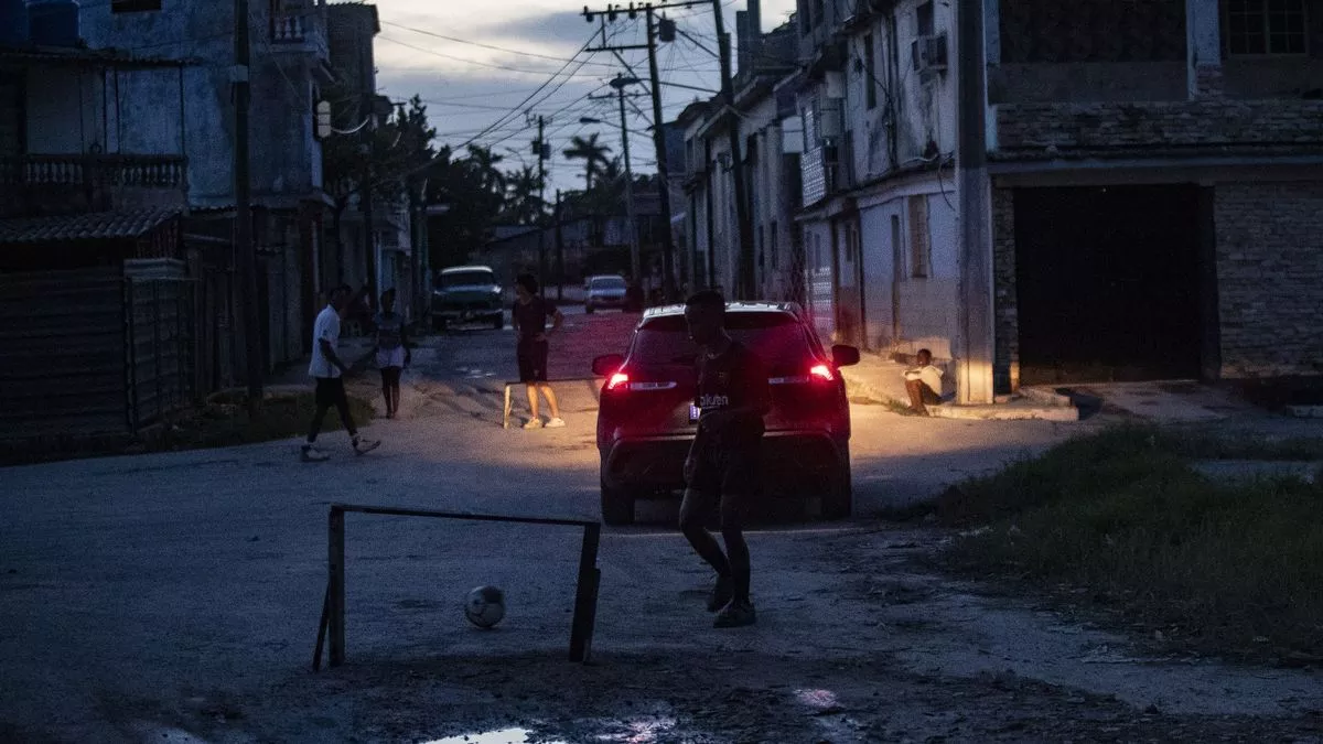 No momento, você está visualizando A crise de eletricidade de Cuba se aprofunda: 40% dos rostos da ilha diariamente apagões