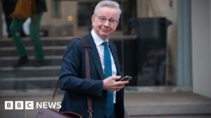 Leia mais sobre o artigo Michael Gove nega tentar contornar as verificações do ventilador Dyson