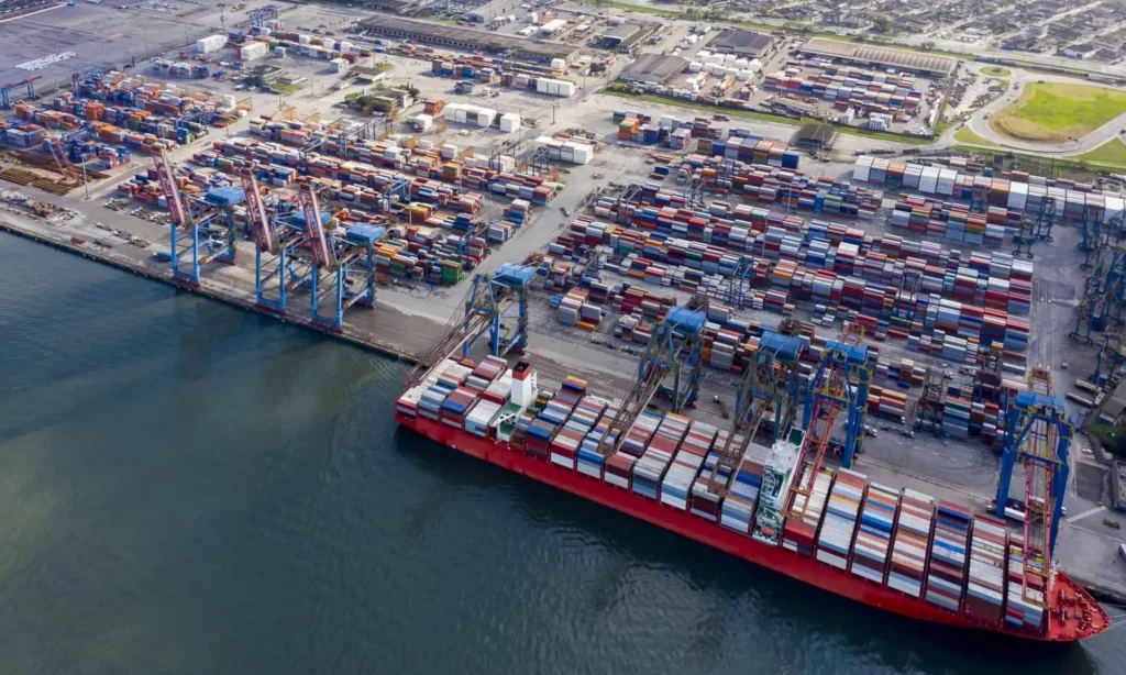 No momento, você está visualizando A China controla o trimestre do comércio no porto mais movimentado da América Latina