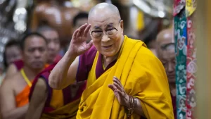 Leia mais sobre o artigo Dalai Lama declara que o próximo líder espiritual nascerá fora