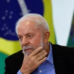 Os legisladores brasileiros rejeitam a administração de Lula enquanto público