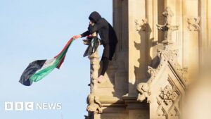 Leia mais sobre o artigo Homem acusado depois de escalar a torre Elizabeth da Big Ben