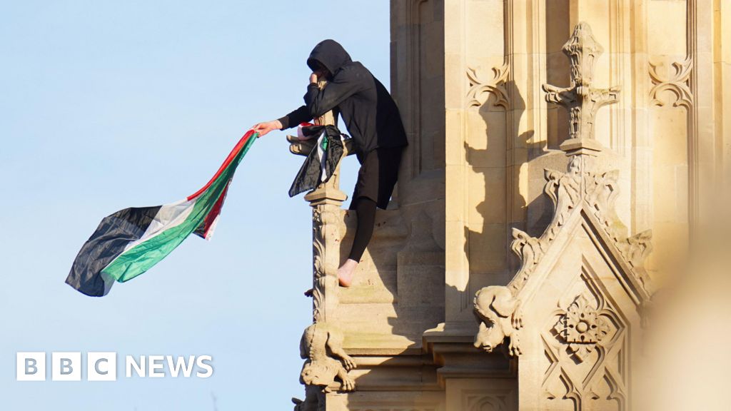 No momento, você está visualizando Homem acusado depois de escalar a torre Elizabeth da Big Ben