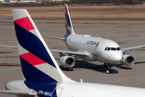 Leia mais sobre o artigo A Latam Airlines publica um crescimento de 3,1% no tráfego em fevereiro, enquanto as rotas internacionais brilharem