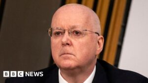 Leia mais sobre o artigo Ex-chefe do SNP Peter Murrell no tribunal acusado de peculato