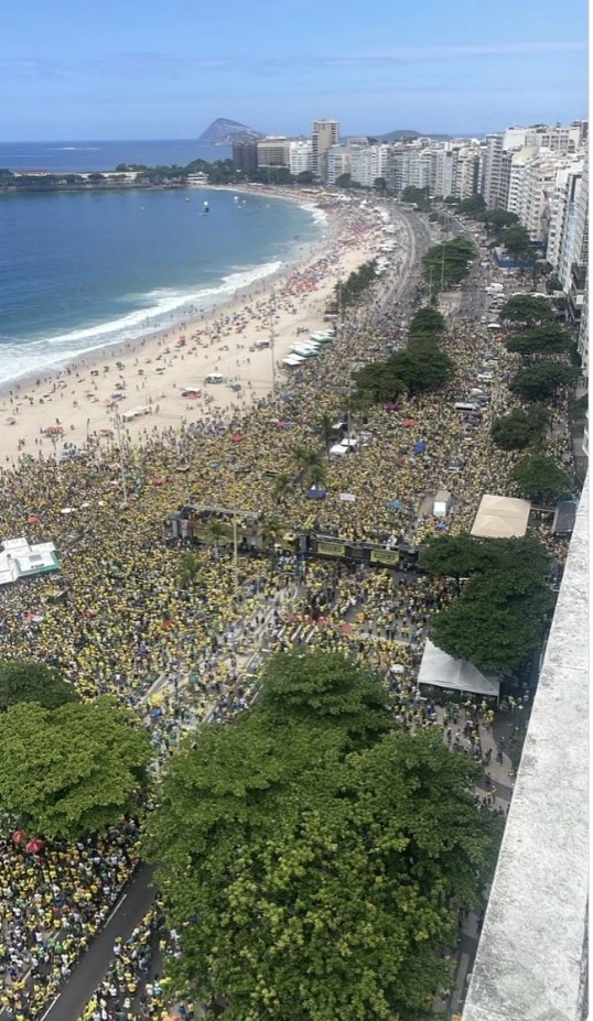 No momento, você está visualizando A copacabana Rally de Bolsonaro fica aquém à medida que os problemas legais aparecem