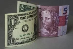 Leia mais sobre o artigo Real brasileiro se estende com manifestação quando o dólar cai