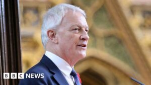 Leia mais sobre o artigo Nova Zelândia dispara Enviado do Reino Unido Phil Goff sobre Comentários de Trump