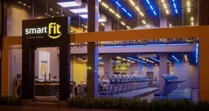 Leia mais sobre o artigo Smart Fit vê 71% de queda de lucro, enquanto a receita sobe 36% no quarto trimestre