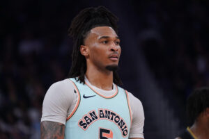 Leia mais sobre o artigo Spurs Wing Stephon Castle vence o prêmio de estreia do ano
