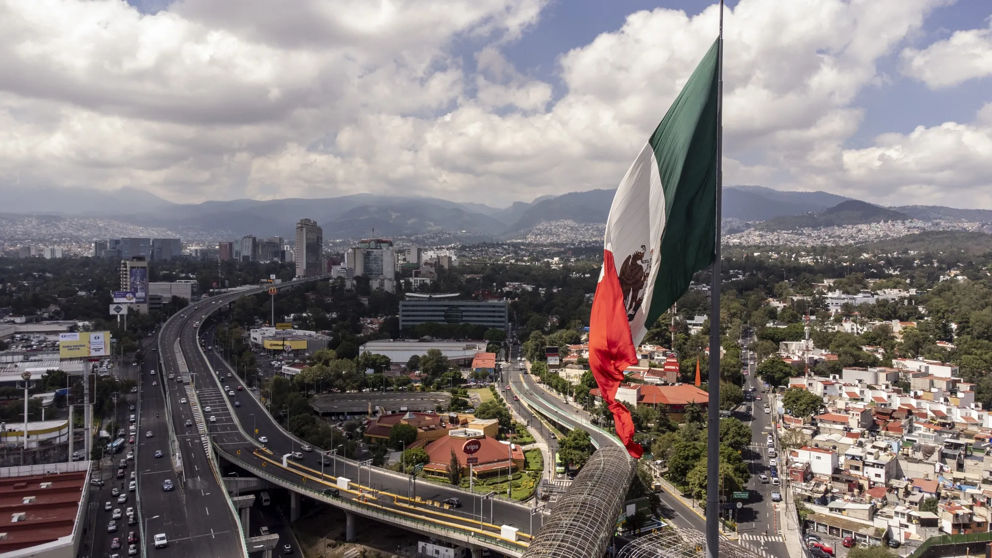 No momento, você está visualizando O México reduz o déficit fiscal em 71% no primeiro trimestre como imposto