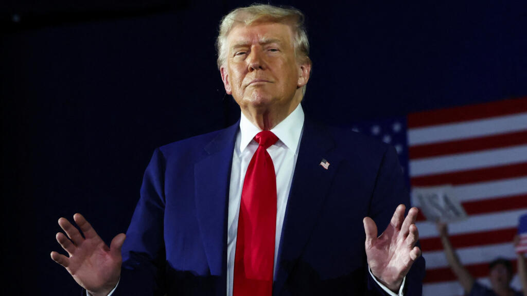 No momento, você está visualizando Trump para combinar a celebração do aniversário, aniversário do Exército dos EUA com desfile militar