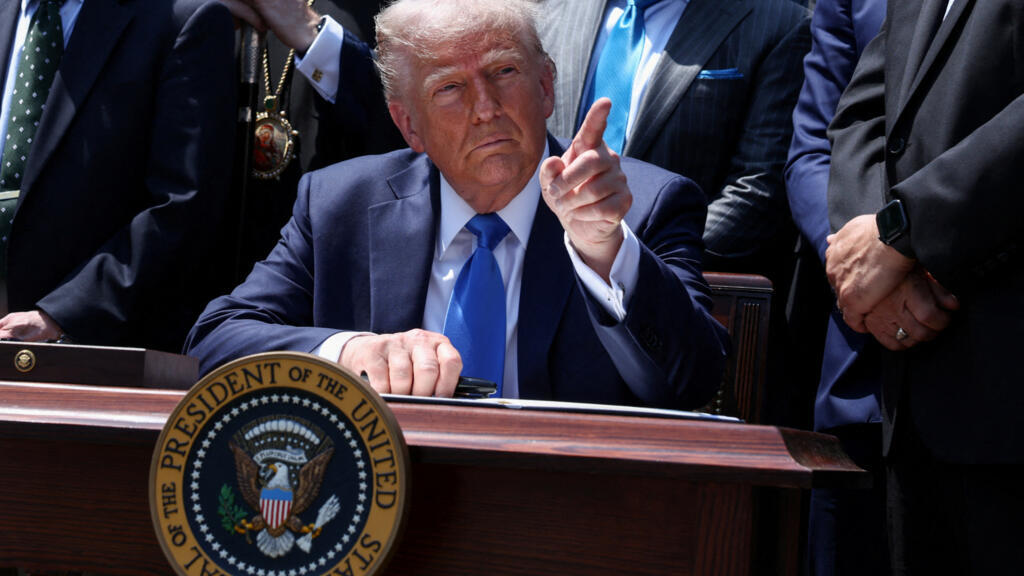 No momento, você está visualizando As negociações nucleares dos EUA-Irã adiadas, Trump ameaça sanções