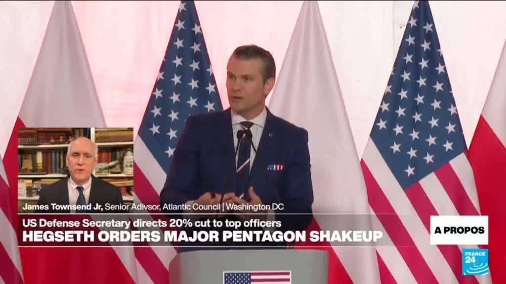 No momento, você está visualizando O secretário de Defesa dos EUA, Hegseth, direciona 20% cortado para as principais posições de liderança militar