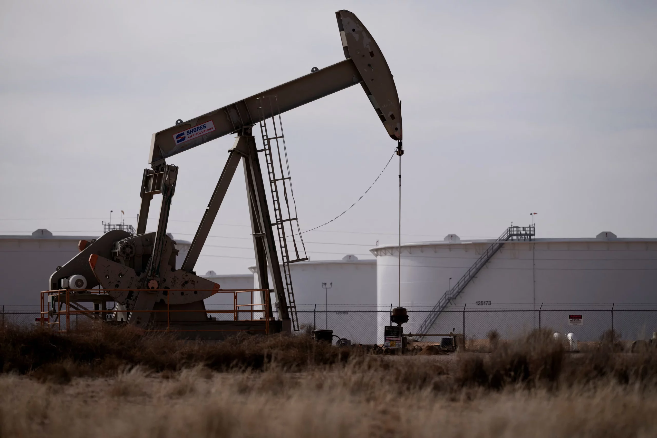No momento, você está visualizando Os inventários de petróleo dos EUA estão além das expectativas, apertando os suprimentos