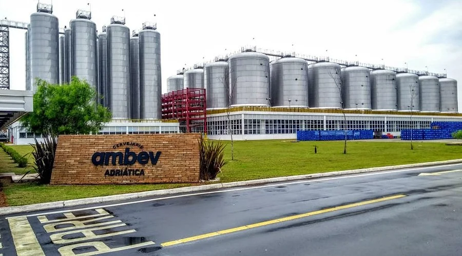 No momento, você está visualizando A estratégia de 2025 da AMBEV testada por divisões regionais e subindo