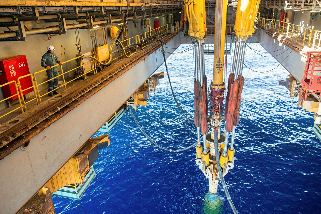 No momento, você está visualizando A Petrobras revisa os projetos depois que Brent cai de US $ 80 para US $ 62