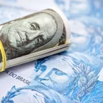 Dollar permanece estável em 5.7446 reais após os 50 pontos-base do Brasil